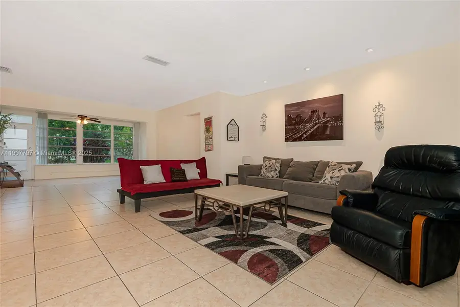 6903 NW 74th Pl, Tamarac, FL 33321 - Image #3