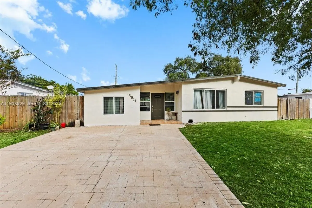 3911 SW 32nd Ave, West Park, FL 33023 - Image #1