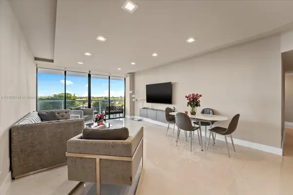 20281 E Country Club Dr #304, Aventura, FL 33180