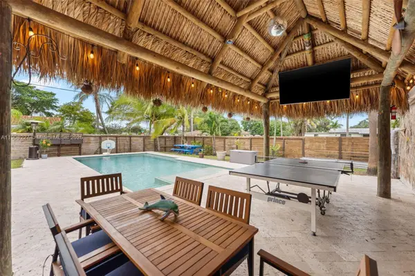 1220 E Hawthorne Cir, Hollywood, FL 33021