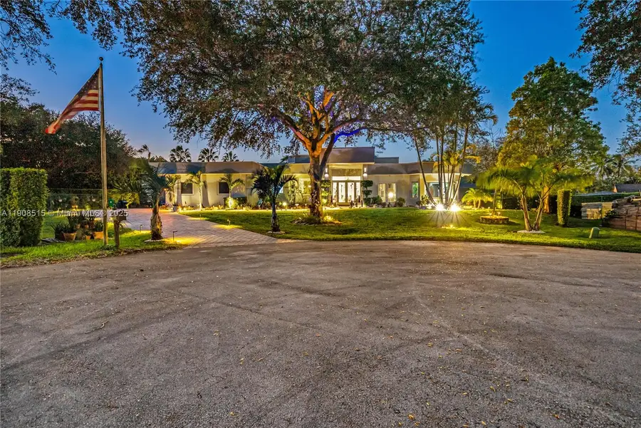 11135 SW 57th Ct, Cooper City, FL 33328 - Image #2