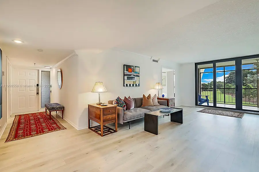 5390 Woodland Lakes Dr #301, Palm Beach Gardens, FL 33418 - Image #2