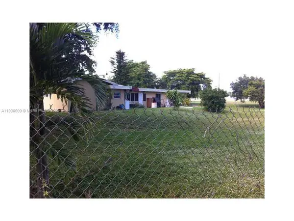 5920 SW 45th Wy, Davie, FL 33314