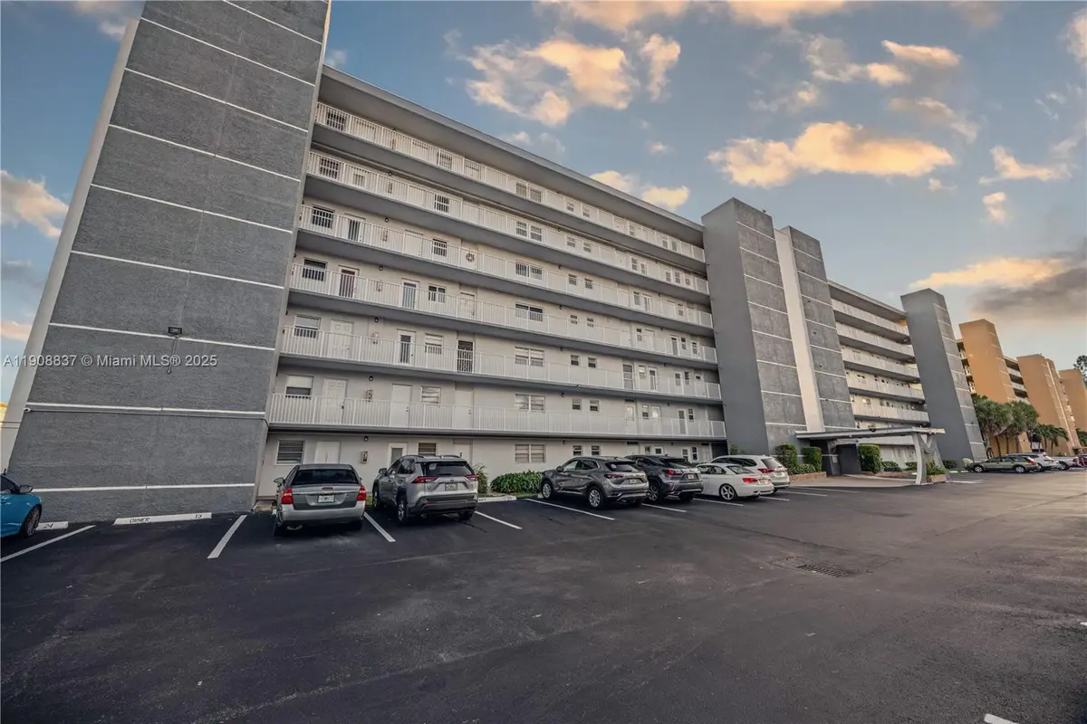 619 NE 14th Ave #304, Hallandale Beach, FL 33009 - Image #1