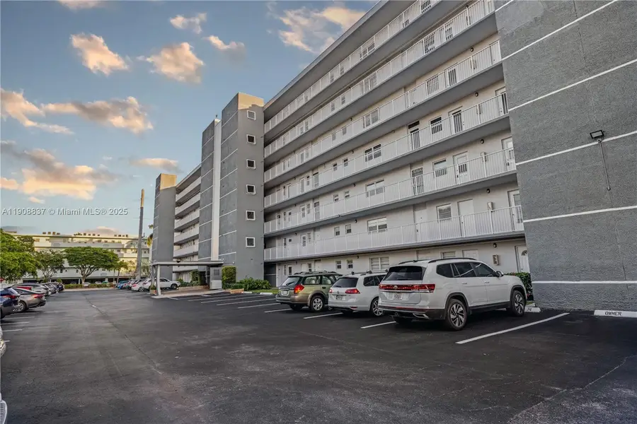 619 NE 14th Ave #304, Hallandale Beach, FL 33009 - Image #3