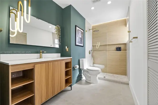 6243 NW 171st St, Hialeah, FL 33015