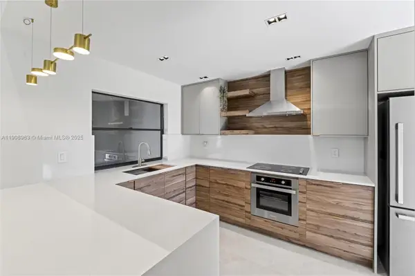 6243 NW 171st St, Hialeah, FL 33015