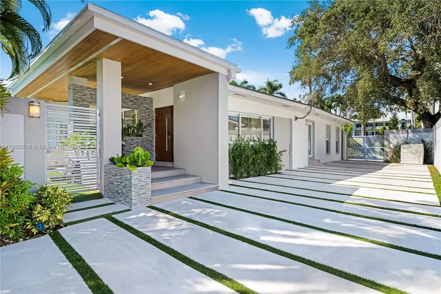 1616 S Bayshore Dr, Miami, FL 33133 - Image #2