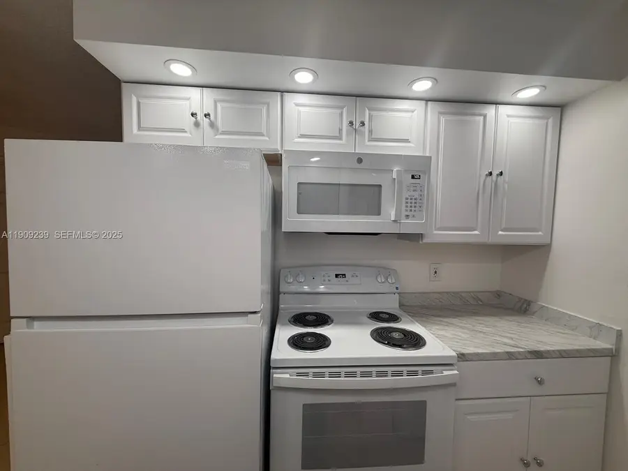 523 Trace Cir #105, Deerfield Beach, FL 33441 - Image #2