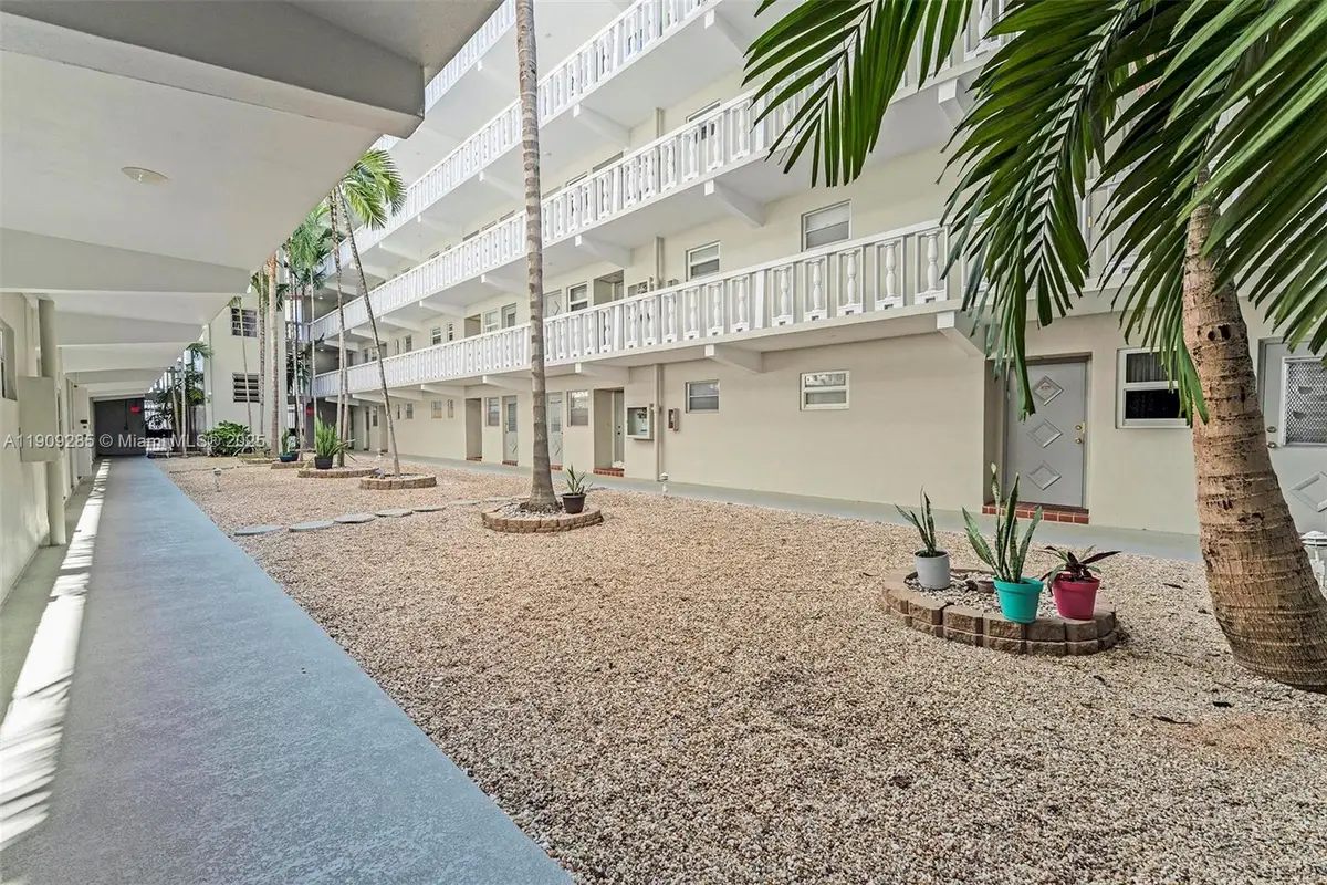 330 SE 2nd St #103G, Hallandale Beach, FL 33009 - #1