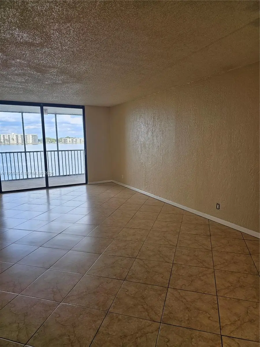 114 Lake Emerald Dr #409, Oakland Park, FL 33309 - Image #1