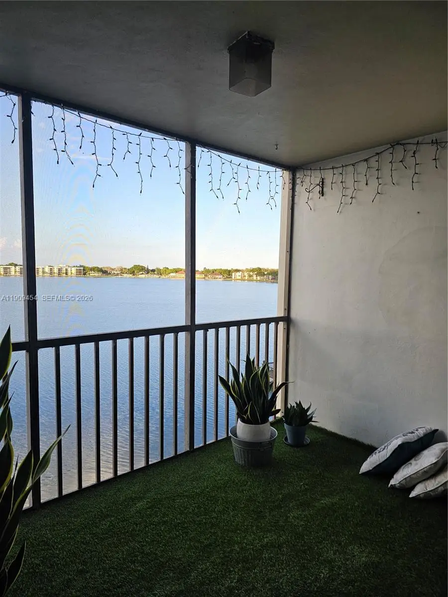 114 Lake Emerald Dr #409, Oakland Park, FL 33309 - Image #2
