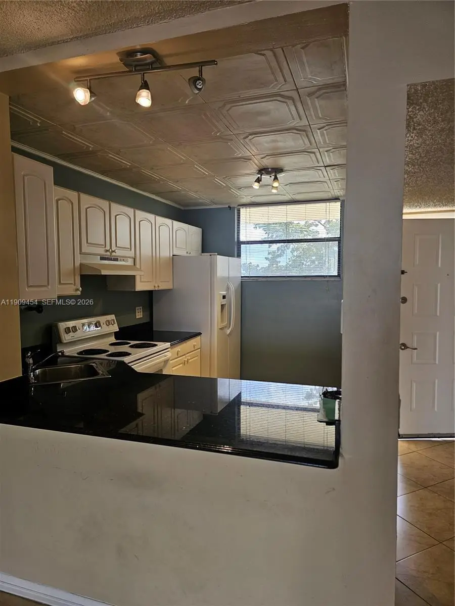 114 Lake Emerald Dr #409, Oakland Park, FL 33309 - Image #3