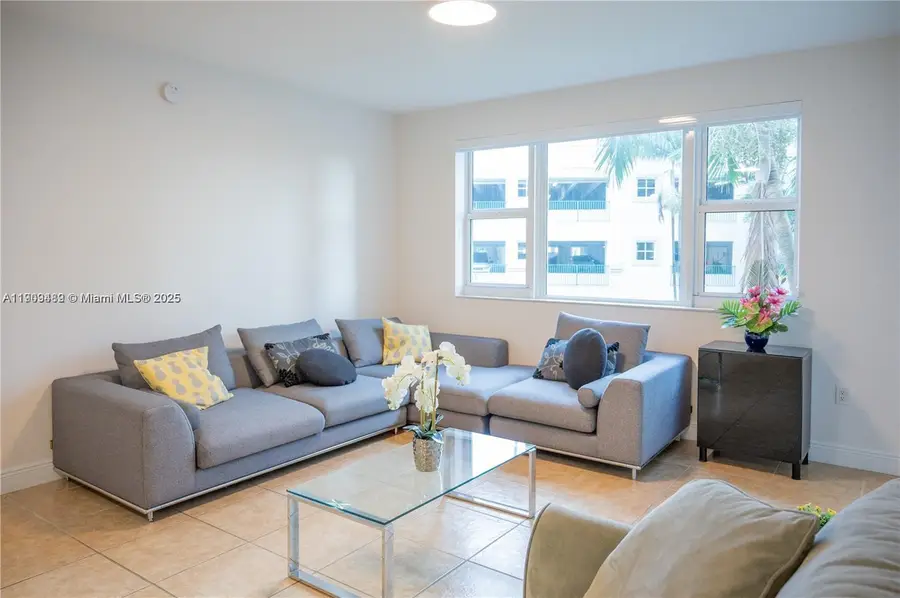 19900 E Country Club Dr #318, Aventura, FL 33180 - Image #2