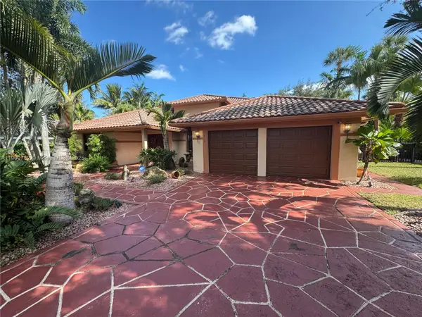 2720 Oak Tree Ln, Oakland Park, FL 33309