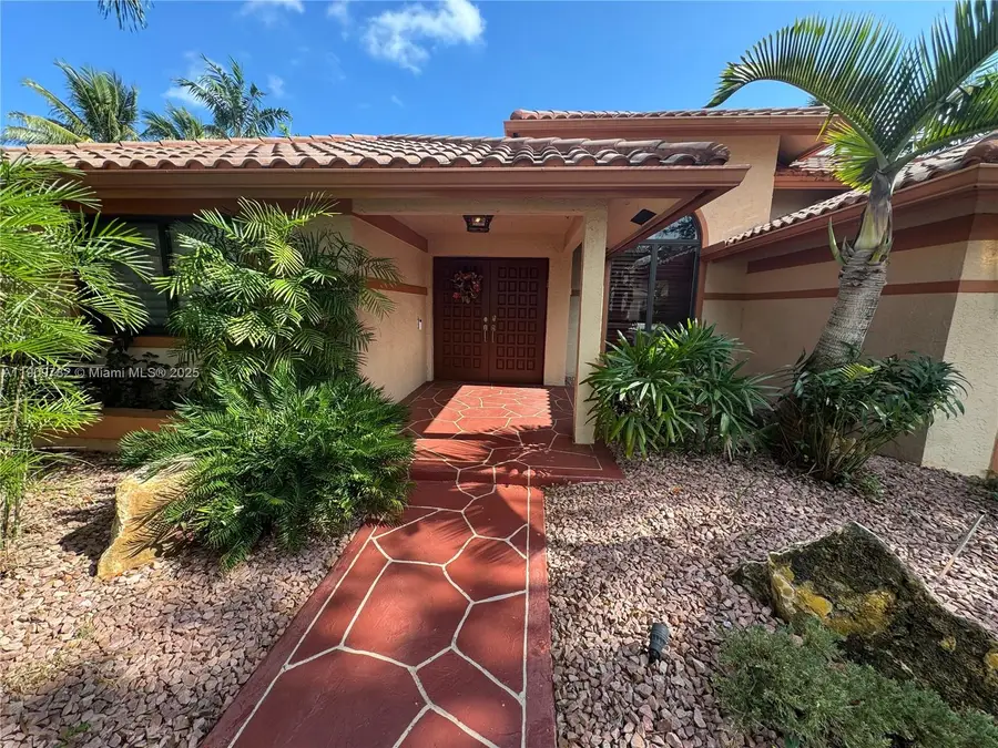 2720 Oak Tree Ln, Oakland Park, FL 33309 - Image #2