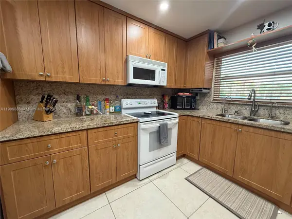 9741 Sunrise Lakes Blvd #107, Sunrise, FL 33322