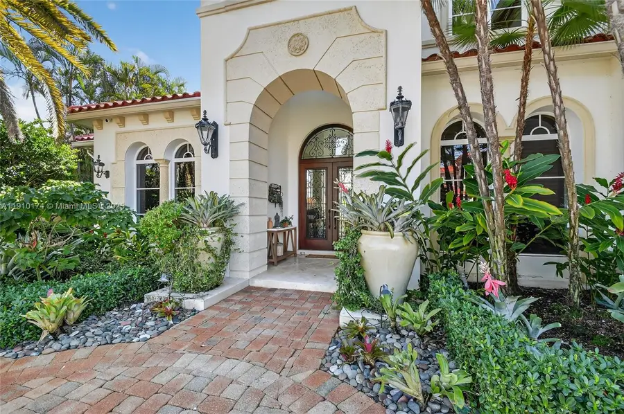 678 Hermitage Cir, Palm Beach Gardens, FL 33410 - Image #2