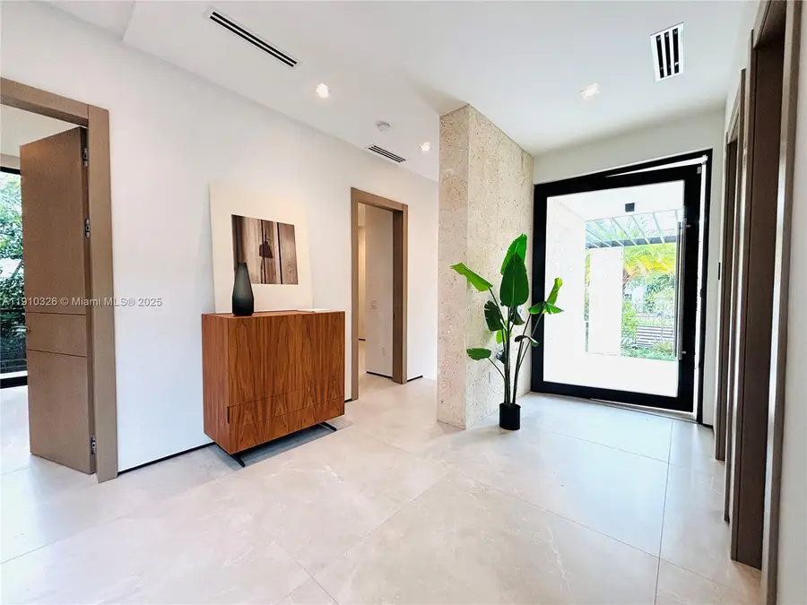 5825 Alton Rd, Miami Beach, FL 33140 - Image #2