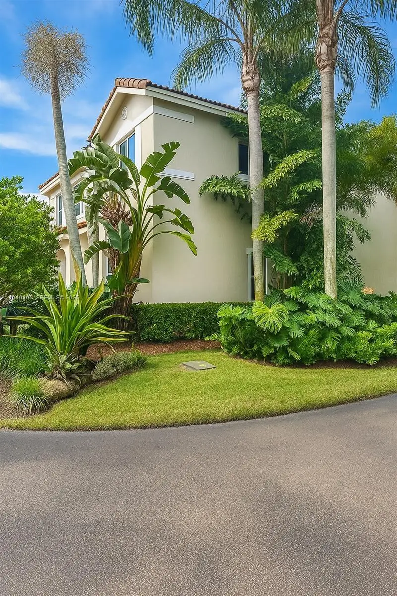 5752 NW 112th Ct, Doral, FL 33178 - Image #2