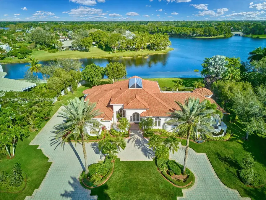 2939 Paddock Ln, Weston, FL 33331 - Image #2