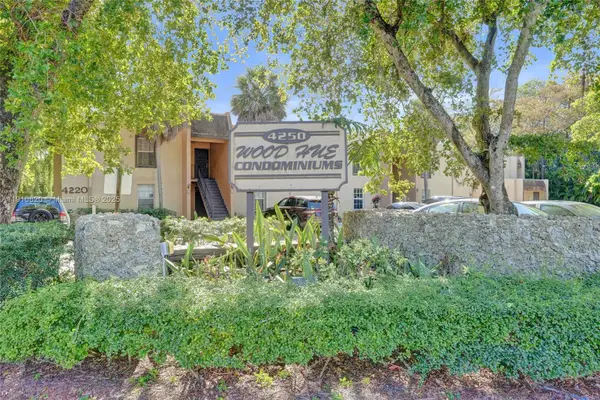 4220 NW 21st St #206, Lauderhill, FL 33313