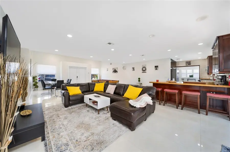 31 SE 12th St, Pompano Beach, FL 33060 - Image #2