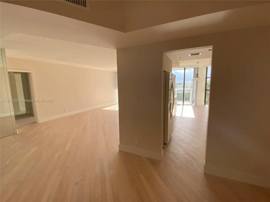 20281 E Country Club Dr #511, Aventura, FL 33180 - Image #3