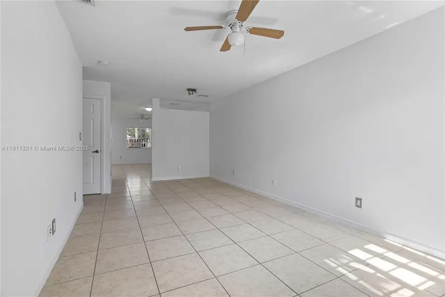 330 SW 2nd Ave #3, Hallandale Beach, FL 33009 - Image #2