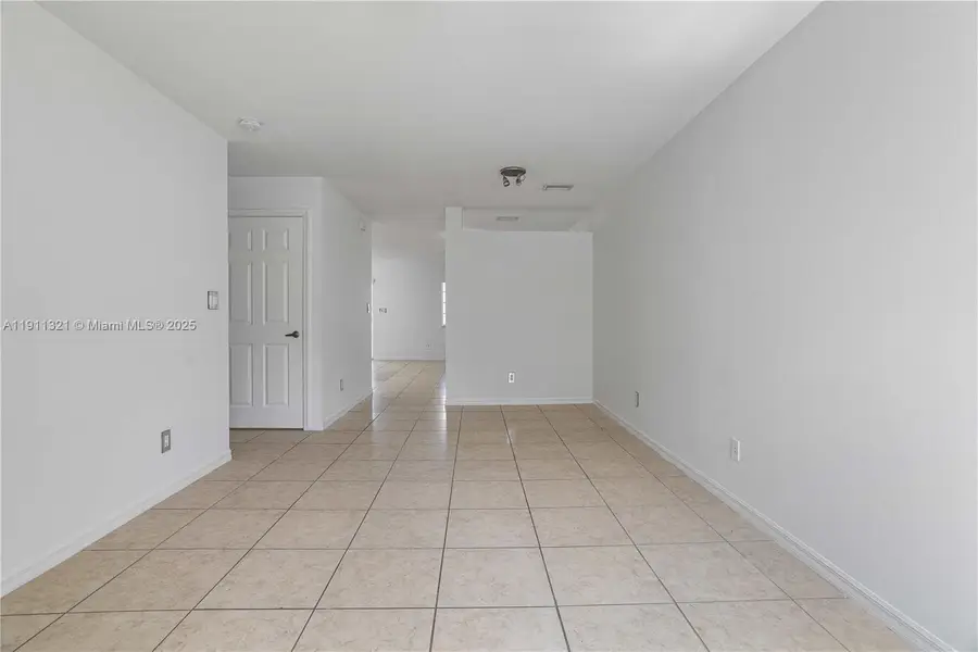 330 SW 2nd Ave #3, Hallandale Beach, FL 33009 - Image #3