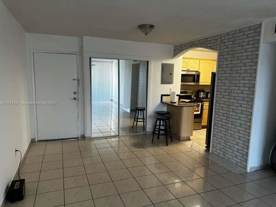 210 Fontainebleau Blvd #413, Miami, FL 33172 - Image #2