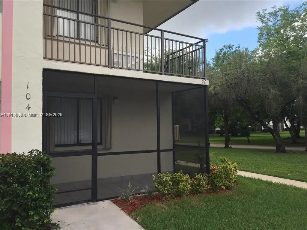 415 Lakeview Dr #104, Weston, FL 33326 - Image #1