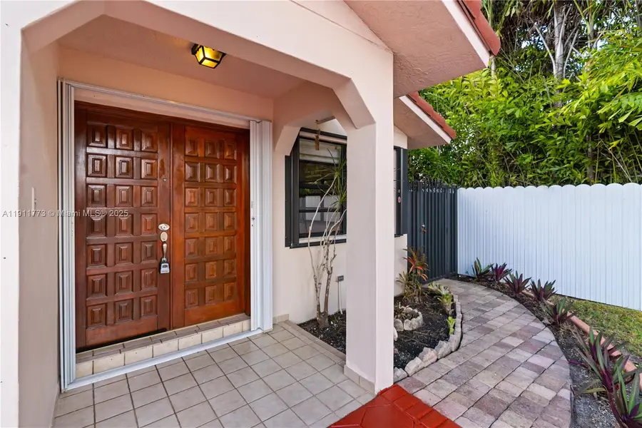 13514 SW 27th St, Miami, FL 33175 - Image #2
