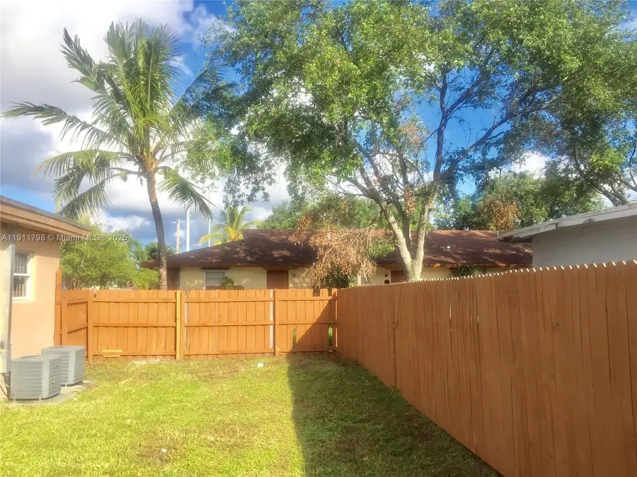 823-825 NW 9th St, Hallandale Beach, FL 33009 - #3