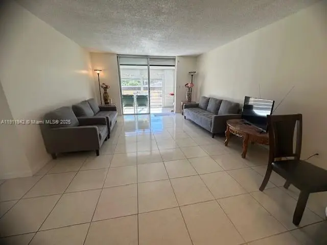 1830 Dixieanna St #301, Hollywood, FL 33020 - Image #3