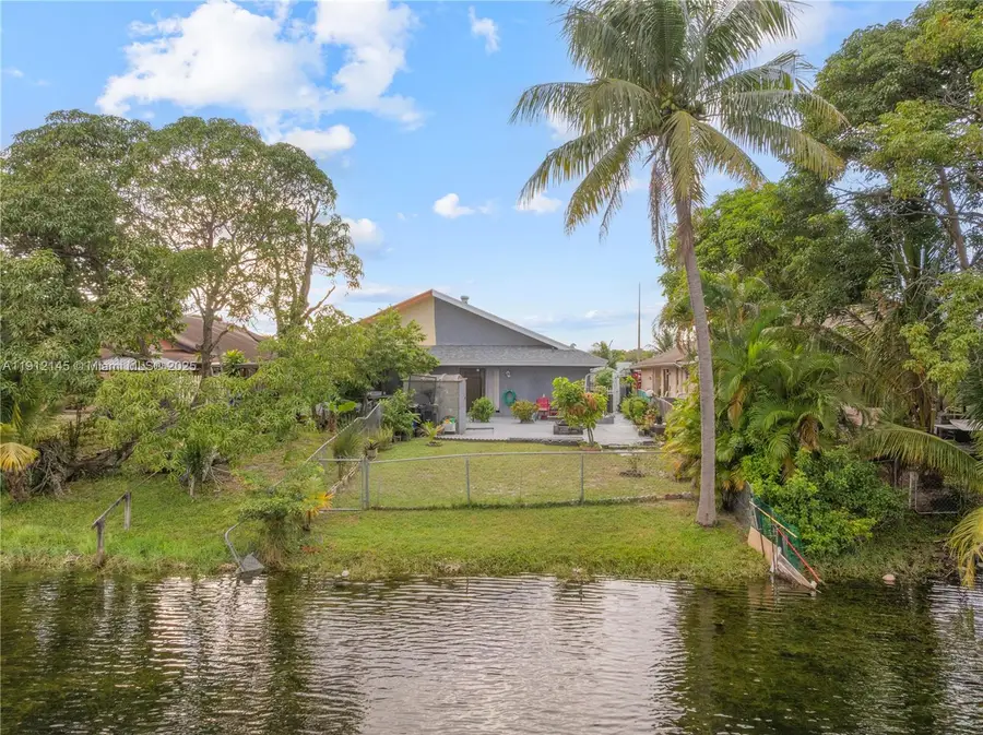 1221 SW 75th Ave, North Lauderdale, FL 33068 - Image #3