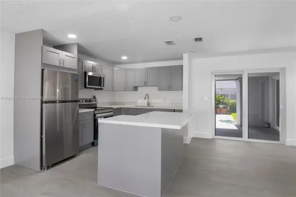 1750 NE 52nd St, Fort Lauderdale, FL 33334