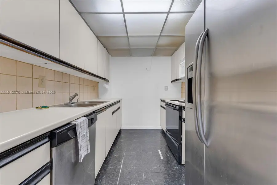 2457 Collins Ave #201, Miami Beach, FL 33140 - Image #2