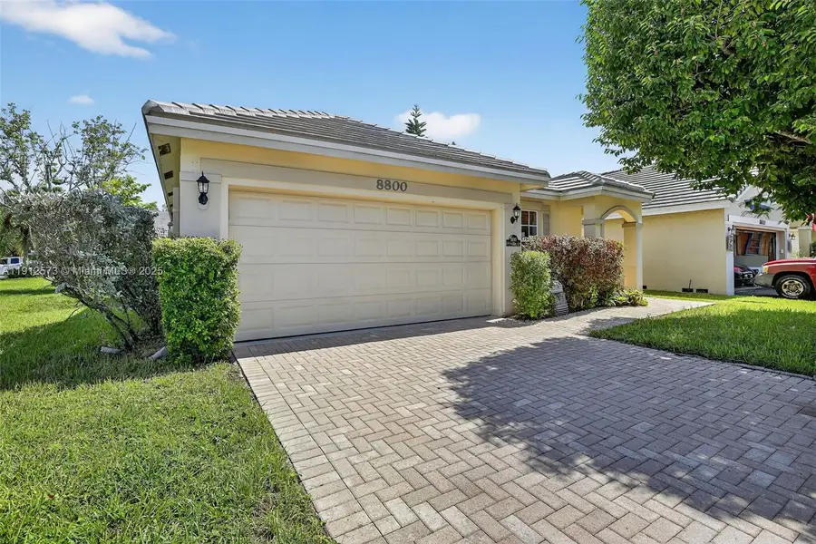 8800 Lake Park Cir N, Davie, FL 33328 - Image #2