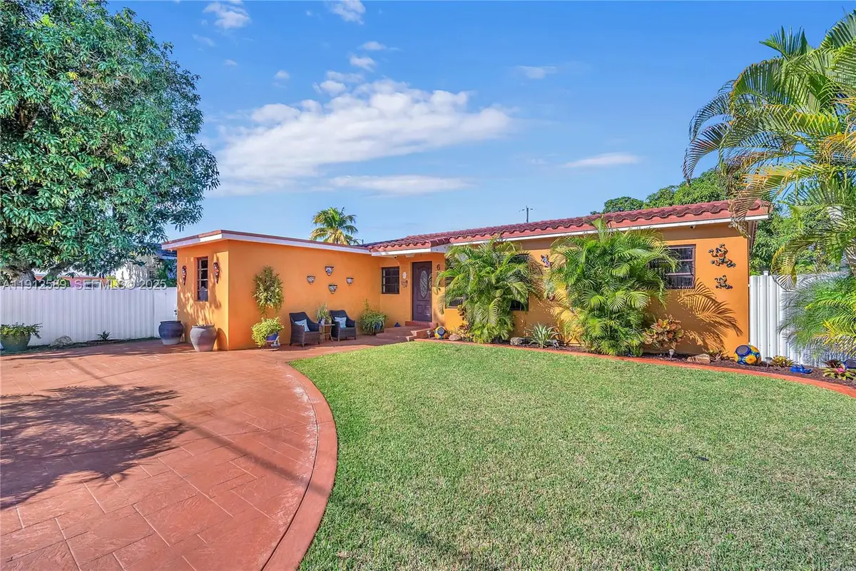 683 W 39th St, Hialeah, FL 33012 - Image #1