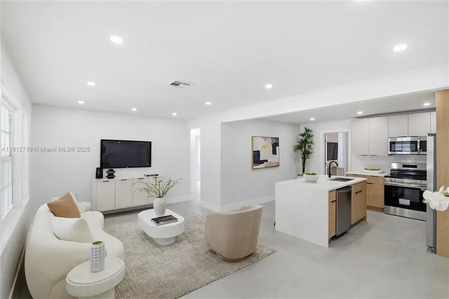 560 NE 110th Ter, Miami, FL 33161 - Image #3