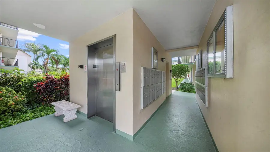 810 SE 7th St #306, Deerfield Beach, FL 33441 - Image #2
