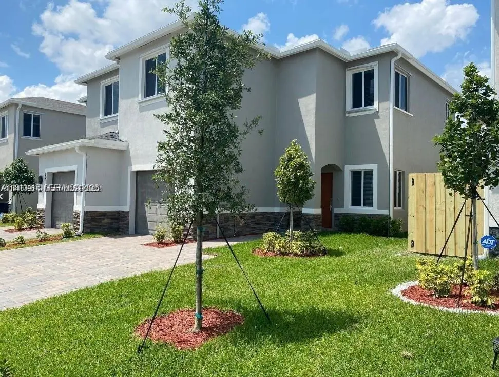 871 SE 16 Ct, Homestead, FL 33034 - Image #1