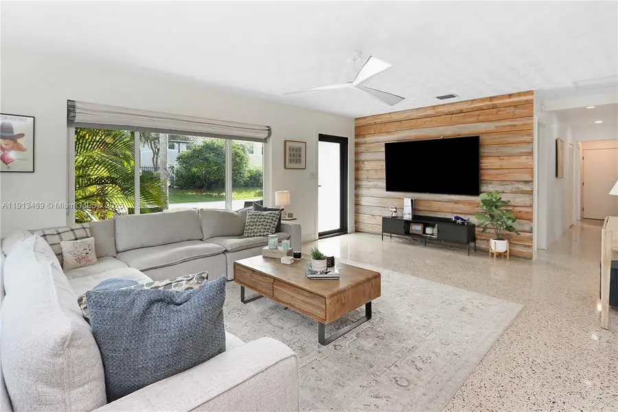 930 N 11th Ct, Hollywood, FL 33019 - Image #3