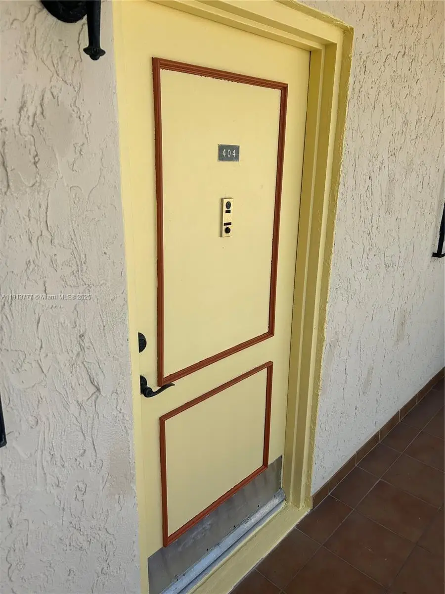 1051 SW 1st St #404, Miami, FL 33130 - Image #2