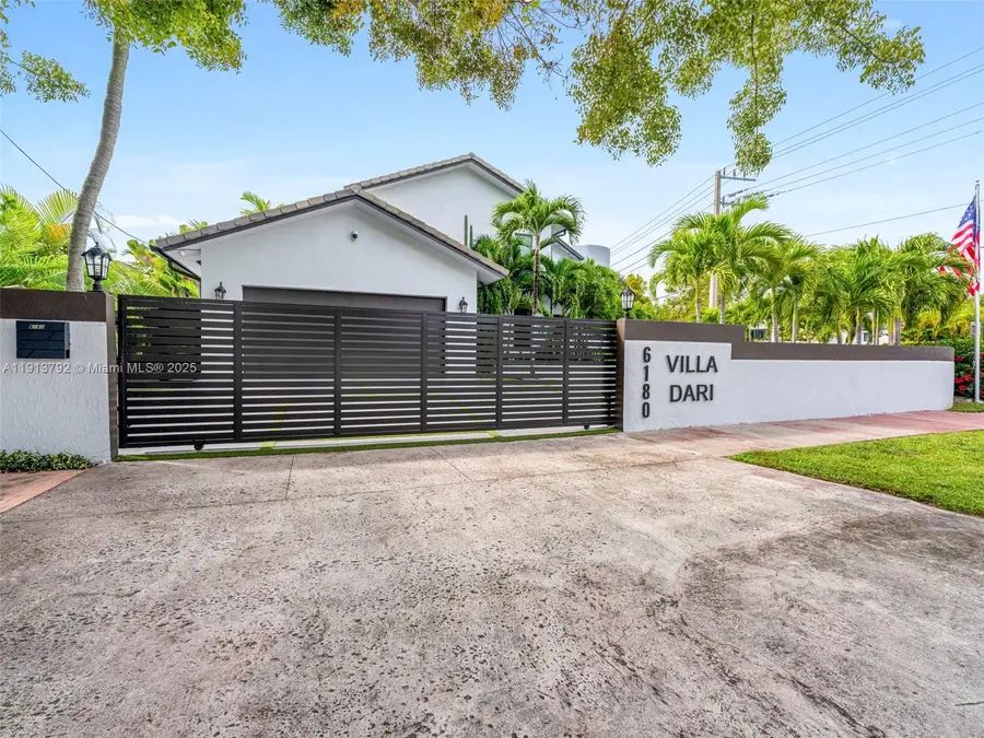 6180 Pine Tree Dr, Miami Beach, FL 33140 - Image #3