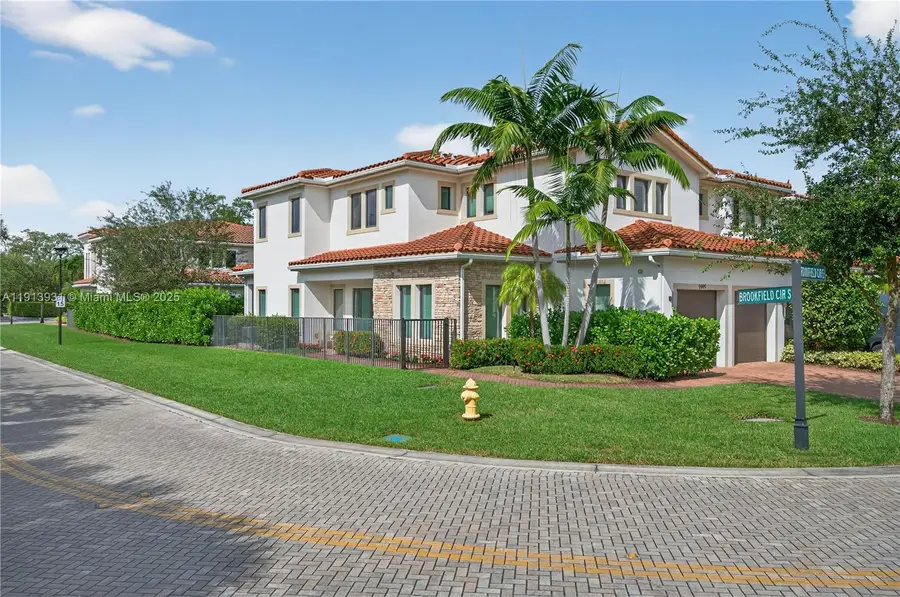 5999 E Brookfield Cir E, Hollywood, FL 33312 - Image #2
