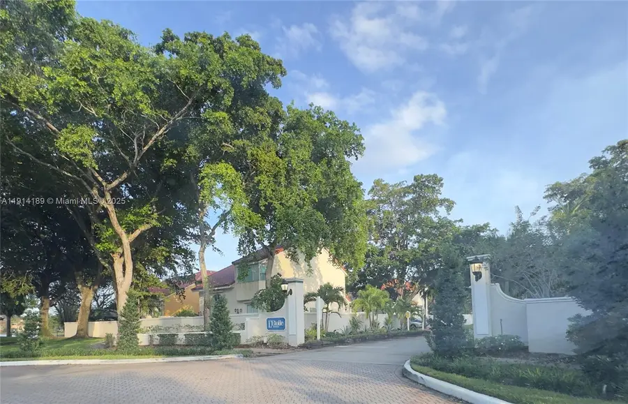 3645 Valais Dr, Hollywood, FL 33021 - Image #2