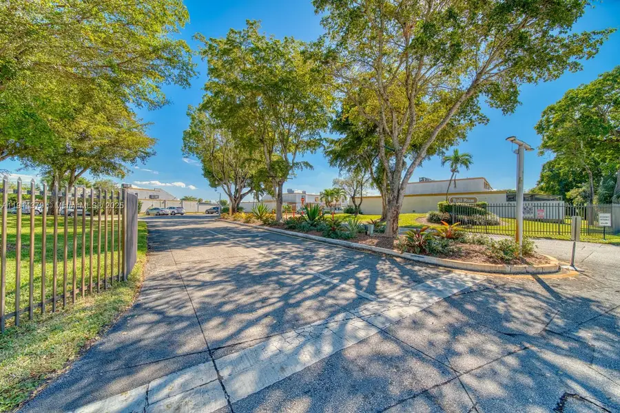 1207 SW 131st Place Cir W, Miami, FL 33184 - Image #2