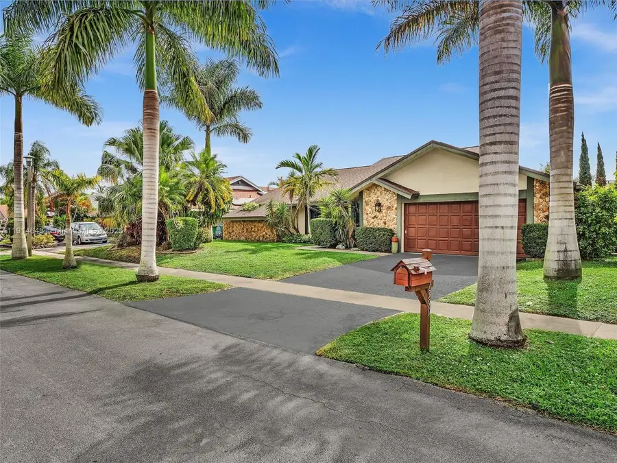 7390 NW 49th St, Lauderhill, FL 33319 - Image #2